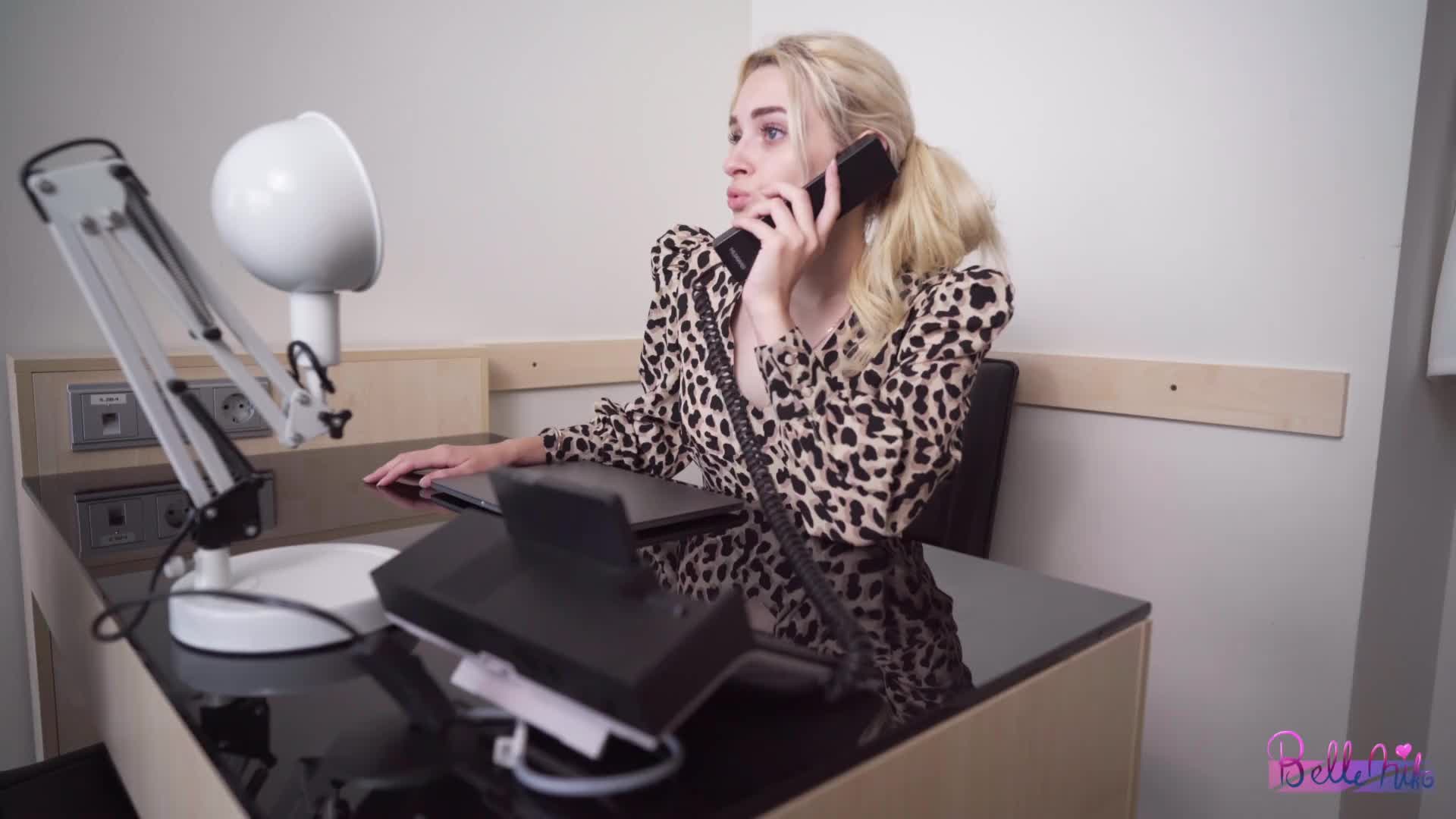 Трахнул секретаршу в тугую жопу и кончил ей на лицо (BelleNiko) (ph5f5cff0693b35)