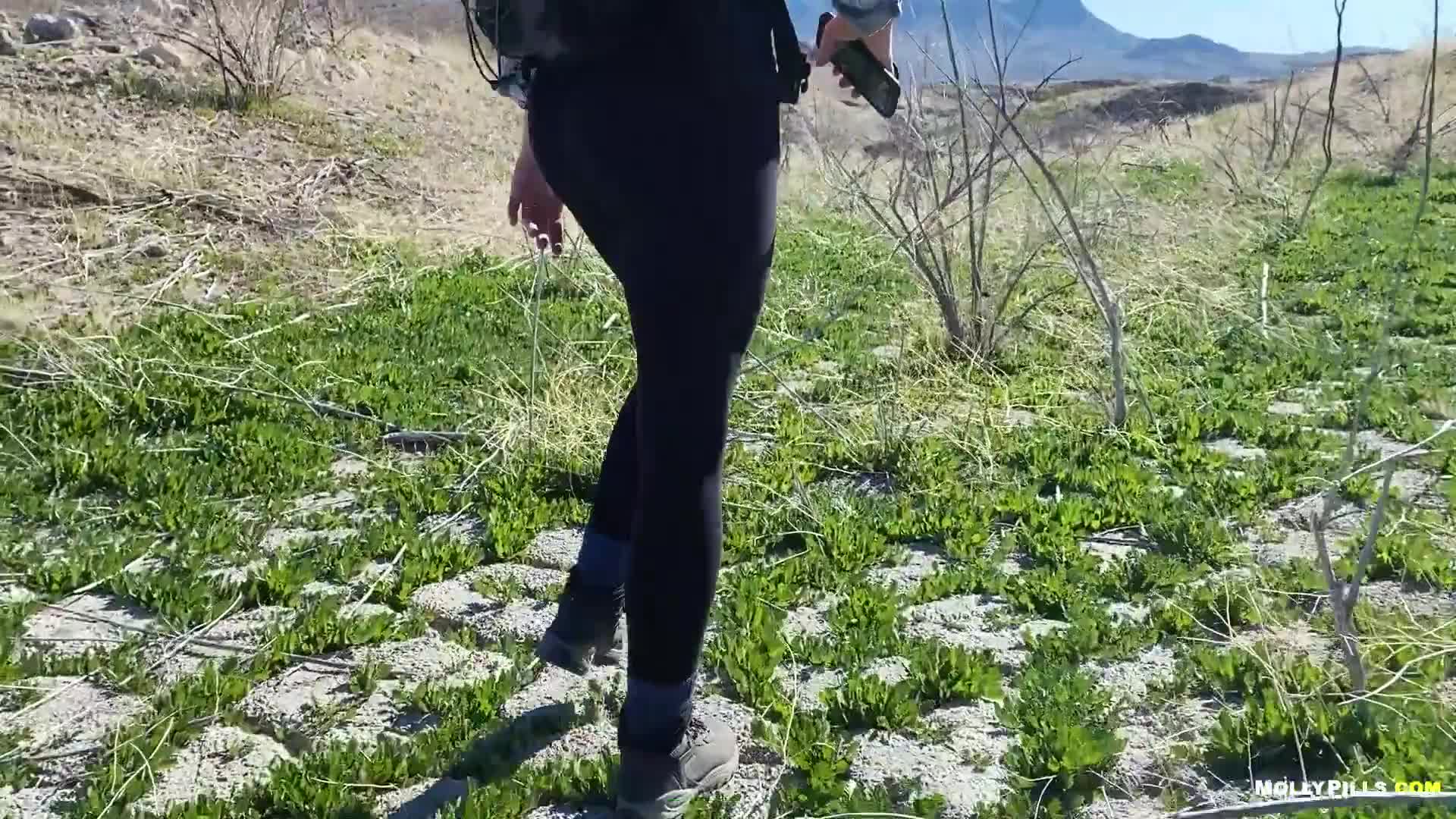 停车做爱湖畔边 碧波荡漾爽上天 (ph5e41af8a75f58)