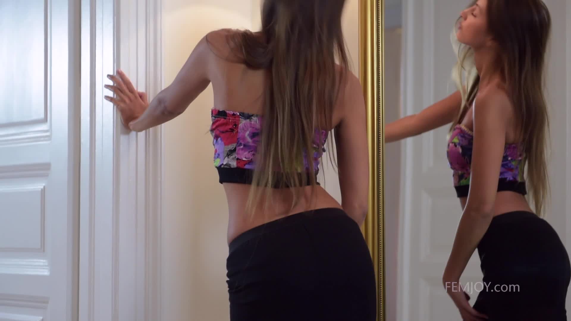 femjoy.17.03.12.maria.rya.girl.in.the.mirror