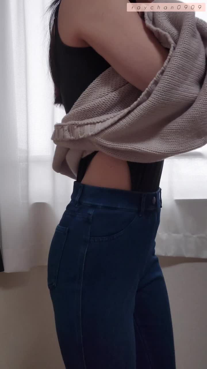 おしがましながら乳首オナニー①