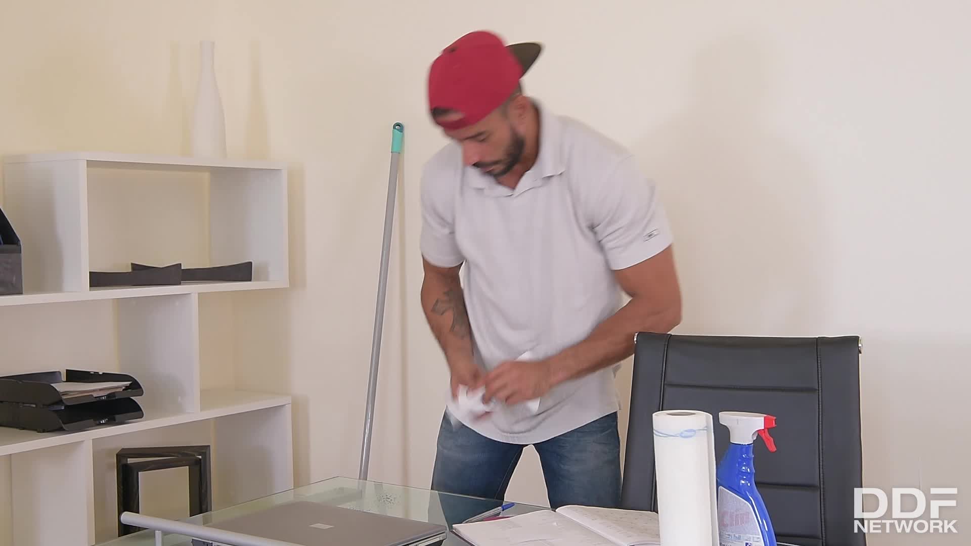 ddfbusty.17.06.02.emma.butt