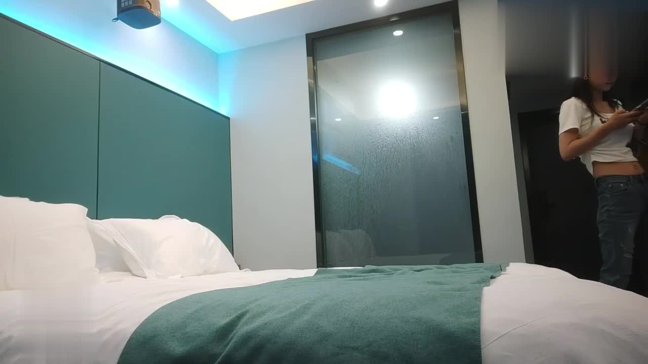 探花大神老王六月最新酒店约炮个身材不错的颜值白领少妇，性欲强水多活好不粘人