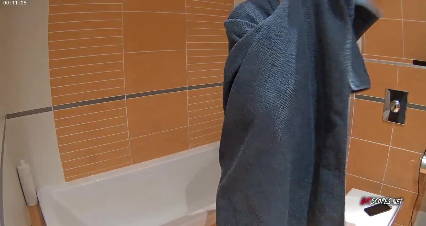 RealLifeCam - Kitty and her hot body under shower 10.04.2019 - HotScopes.net