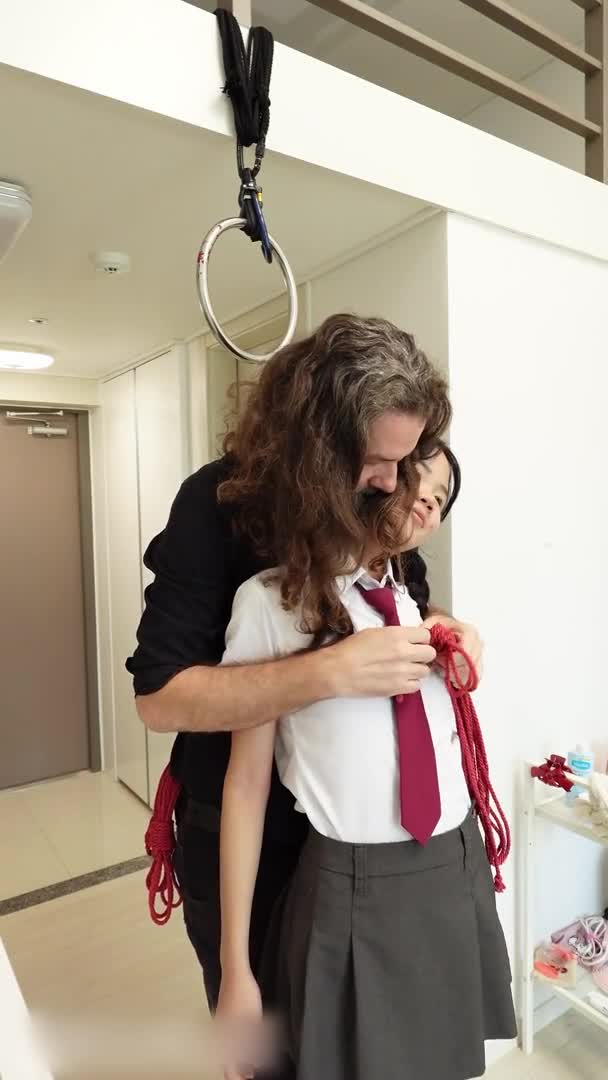 硬核大屌老外和亚裔继女的淫乱生活吊起捆绑调教JK少女沉浸式玩弄青春酮体AV棒激震嫩穴敏感高潮痉挛失禁