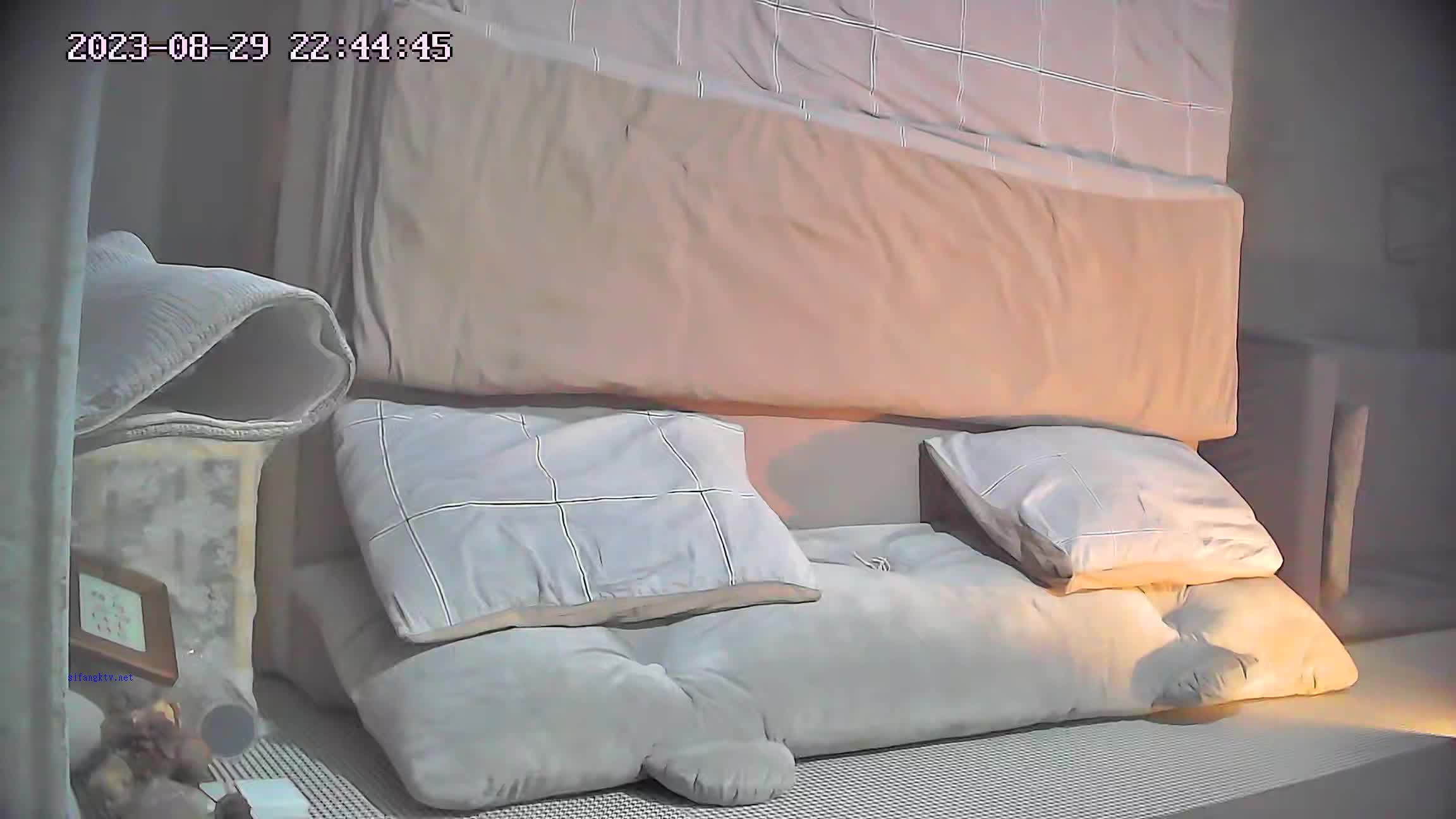 2023-08-30最新流出民宿酒店偷拍看起来很有钱的名媛和舔逼小王子男友激情听呻吟让人心痒痒