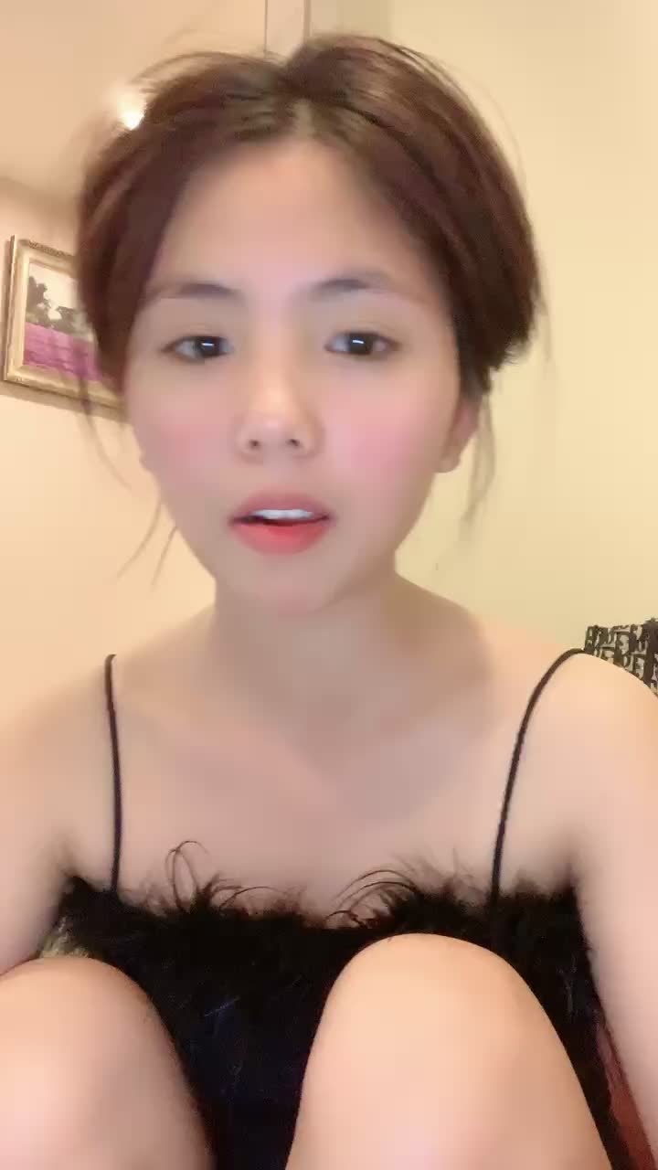 文静乖巧漂亮妹妹！娇小身材非常耐操！沙发骑乘位猛坐，床上干到浴室，扶腰后入好舒服