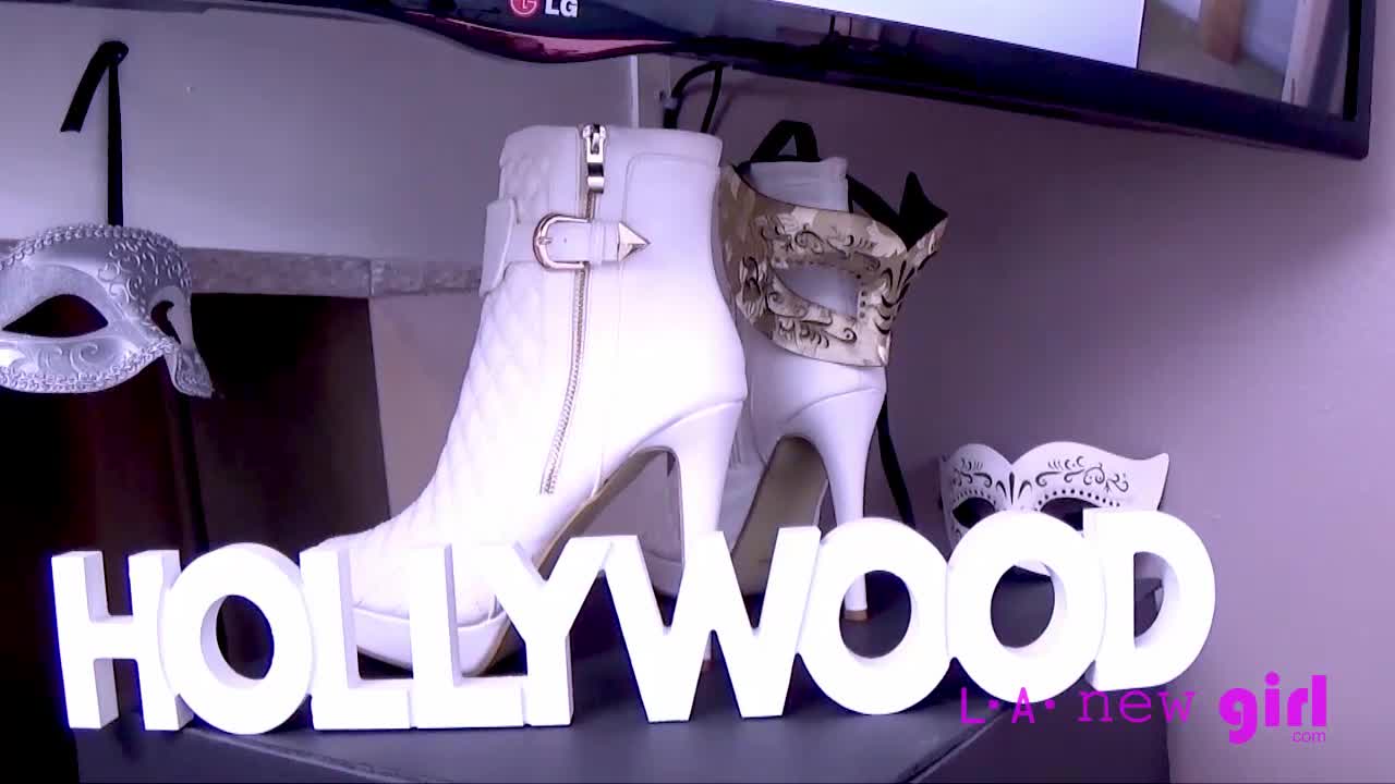 lang.16.01.09.anna.returns.day.3.sexy.feet.modeling