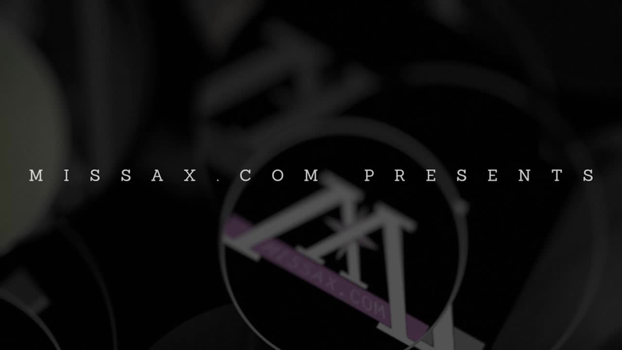 missax.16.10.15.allie.summers.sister.swap