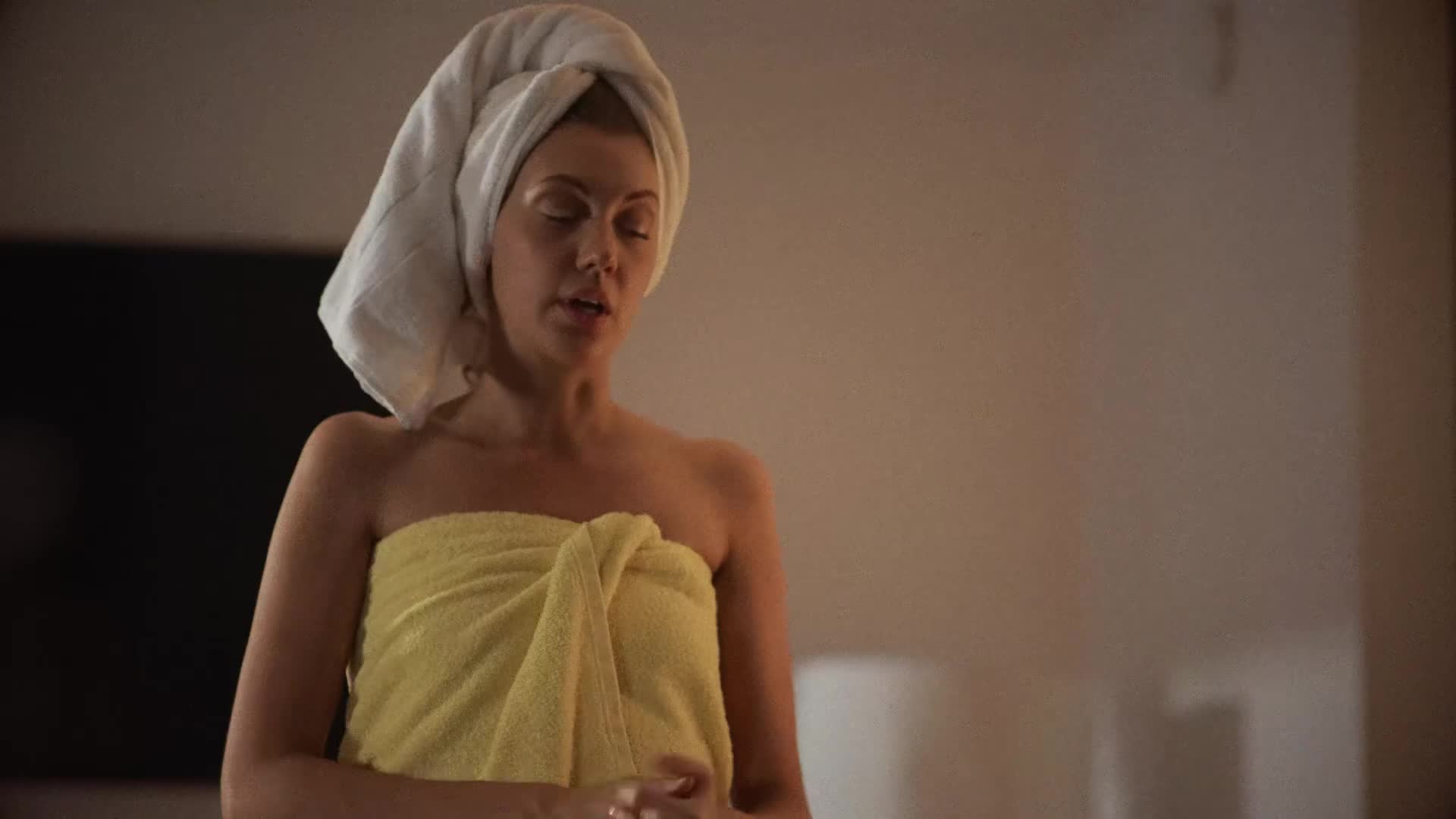 missax.20.11.11.ashley.lane.and.elena.koshka.a.great.catch