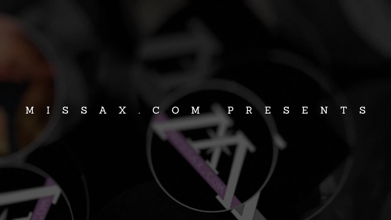 missax.16.07.27.lyra.law.sexting.2