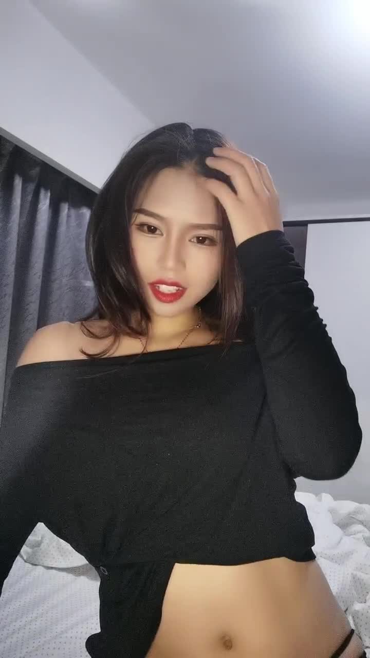 三分柔近期下海漂亮妹妹！一对美乳表情妩媚！脱光光自摸骚穴，假屌磨蹭抽插，骑乘位猛坐太骚了