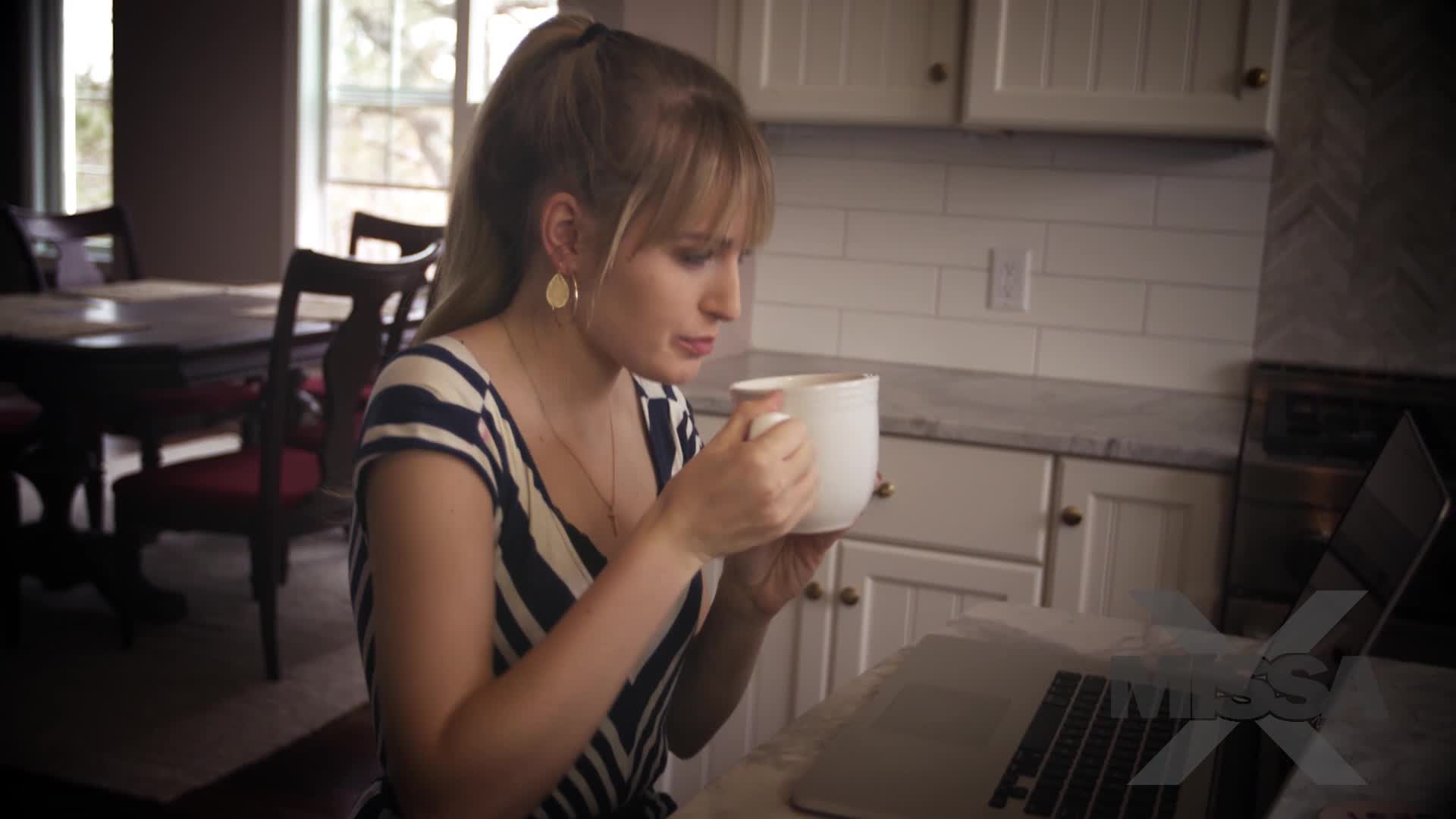 missax.18.06.01.ivy.wolfe.and.scarlett.sage.the.wolfe.next.door