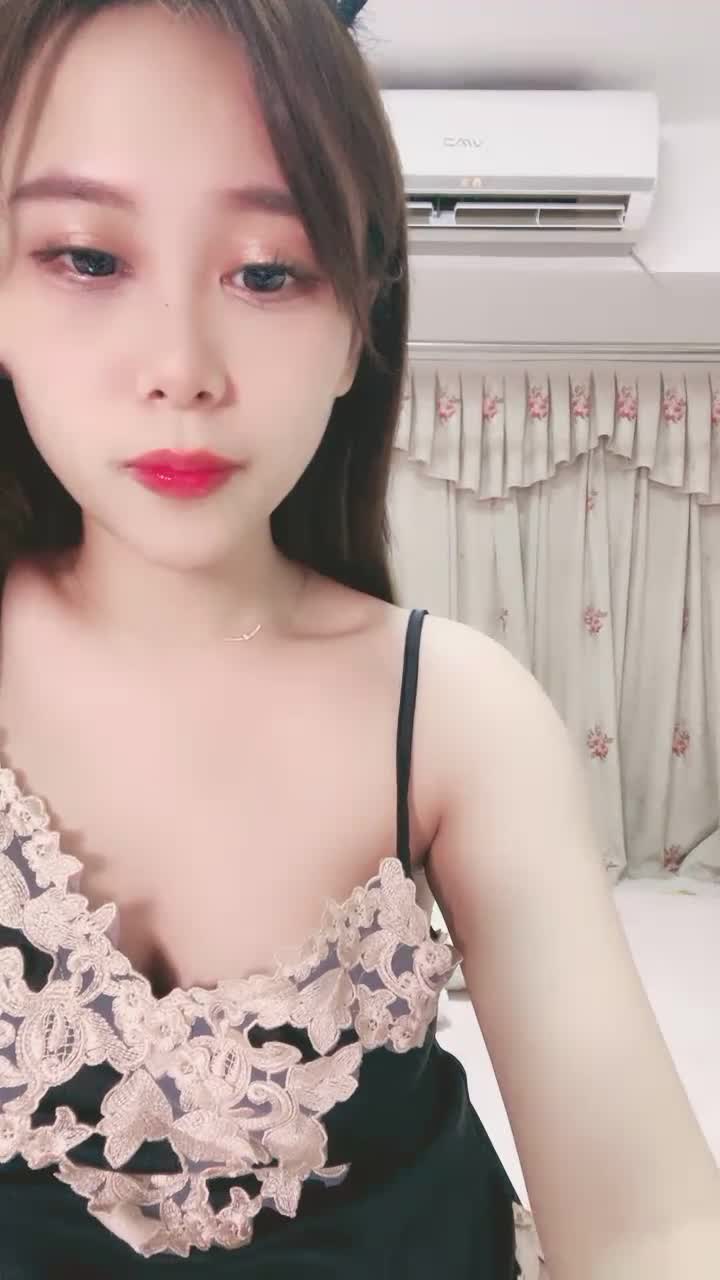 氣質女神小夢夢情趣內衣，帶個尖耳朵頭飾，