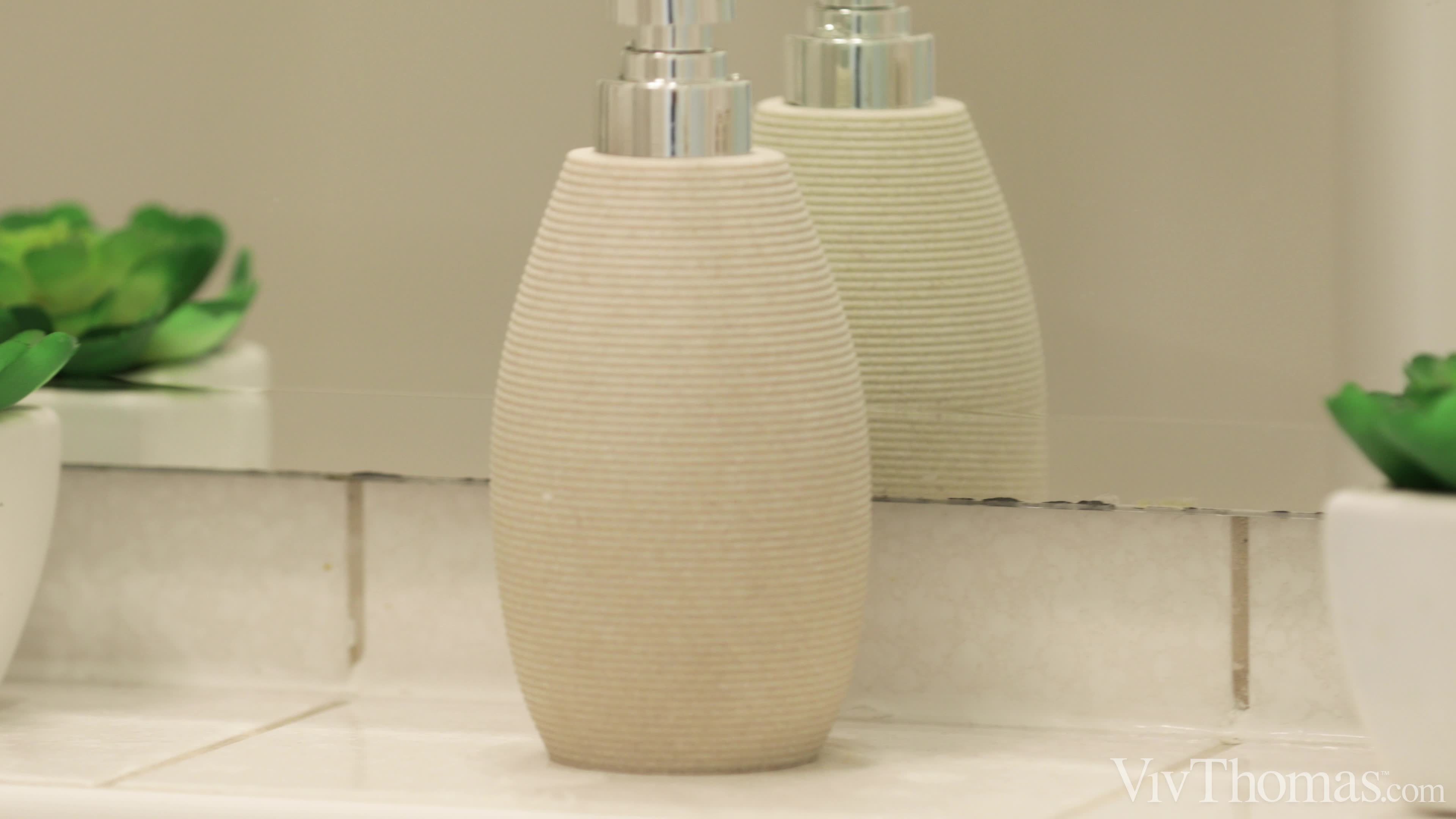 vivthomas.24.02.13.lee.anne.and.hannah.vivienne.loving.looks.4k