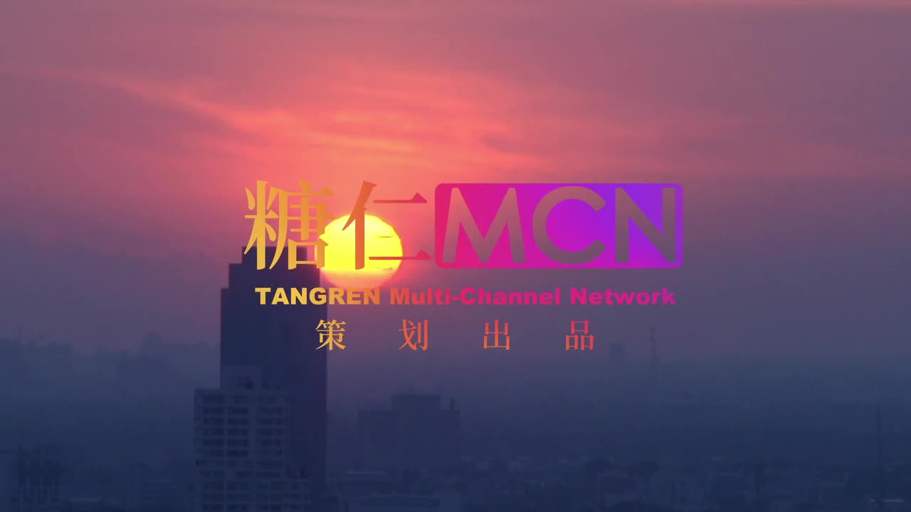 Una尤奈-黄昏下的办公室