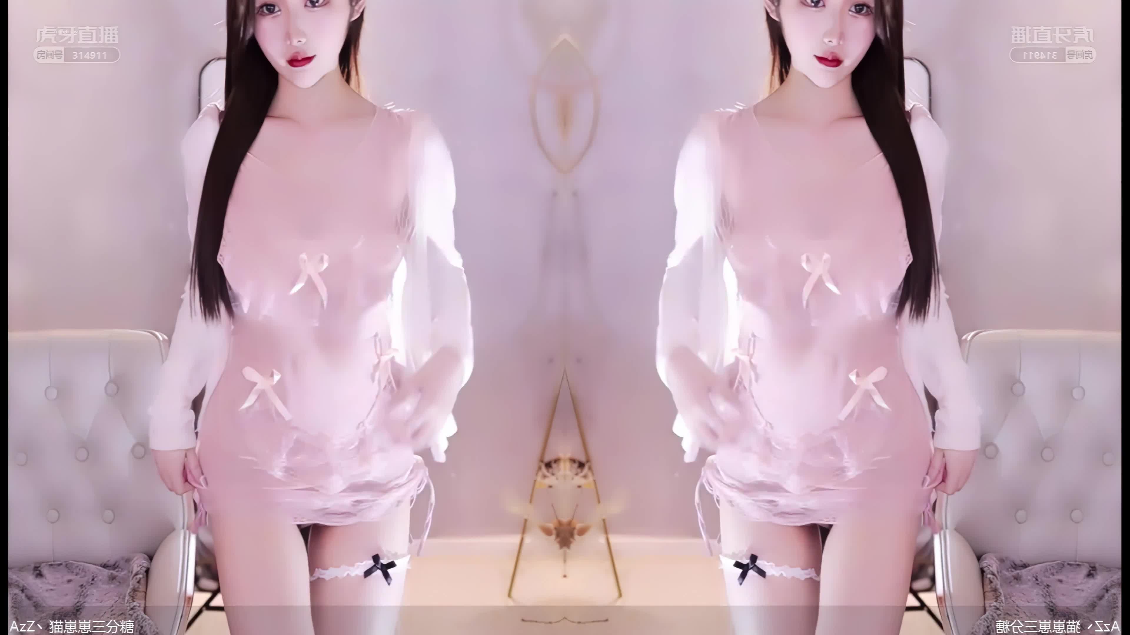 猫崽崽漏胸贴将近1分钟目前尺度最大的直播了