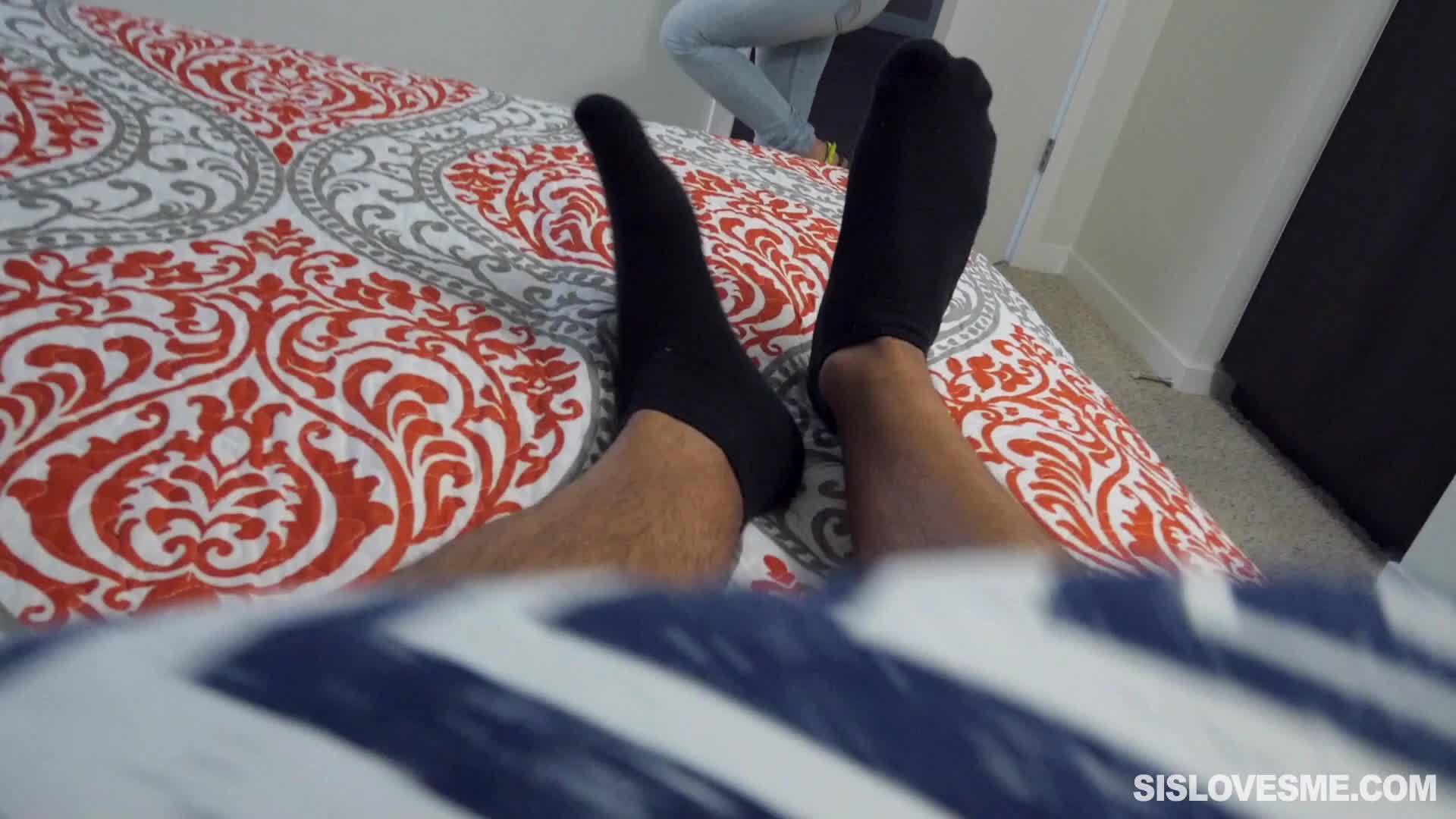 sislove.16.02.12.holly.hendrix