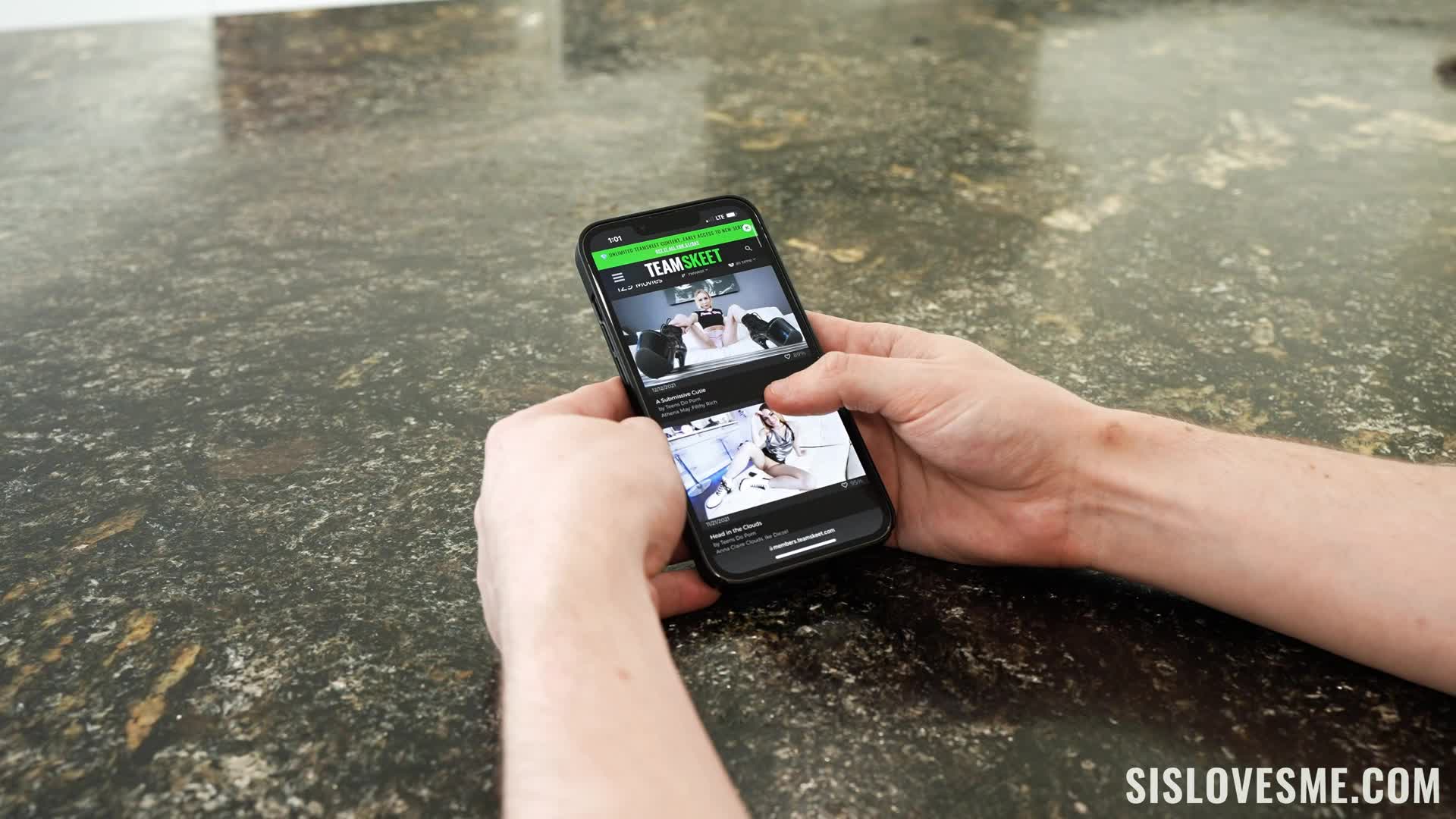 sislovesme.22.04.08.luna.mills.luna.in.the.flesh