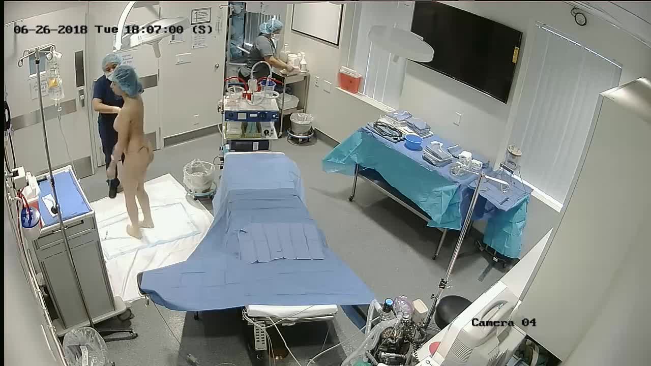 黑客破解美容医院监控摄像头偷拍来做美肉纤体的美眉