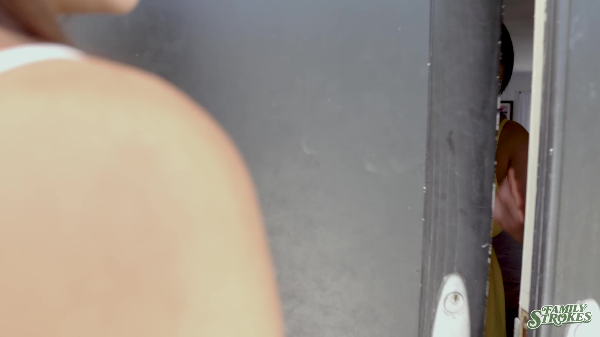 familystrokes.20.11.26.kylie.rocket.my.brother-in-law