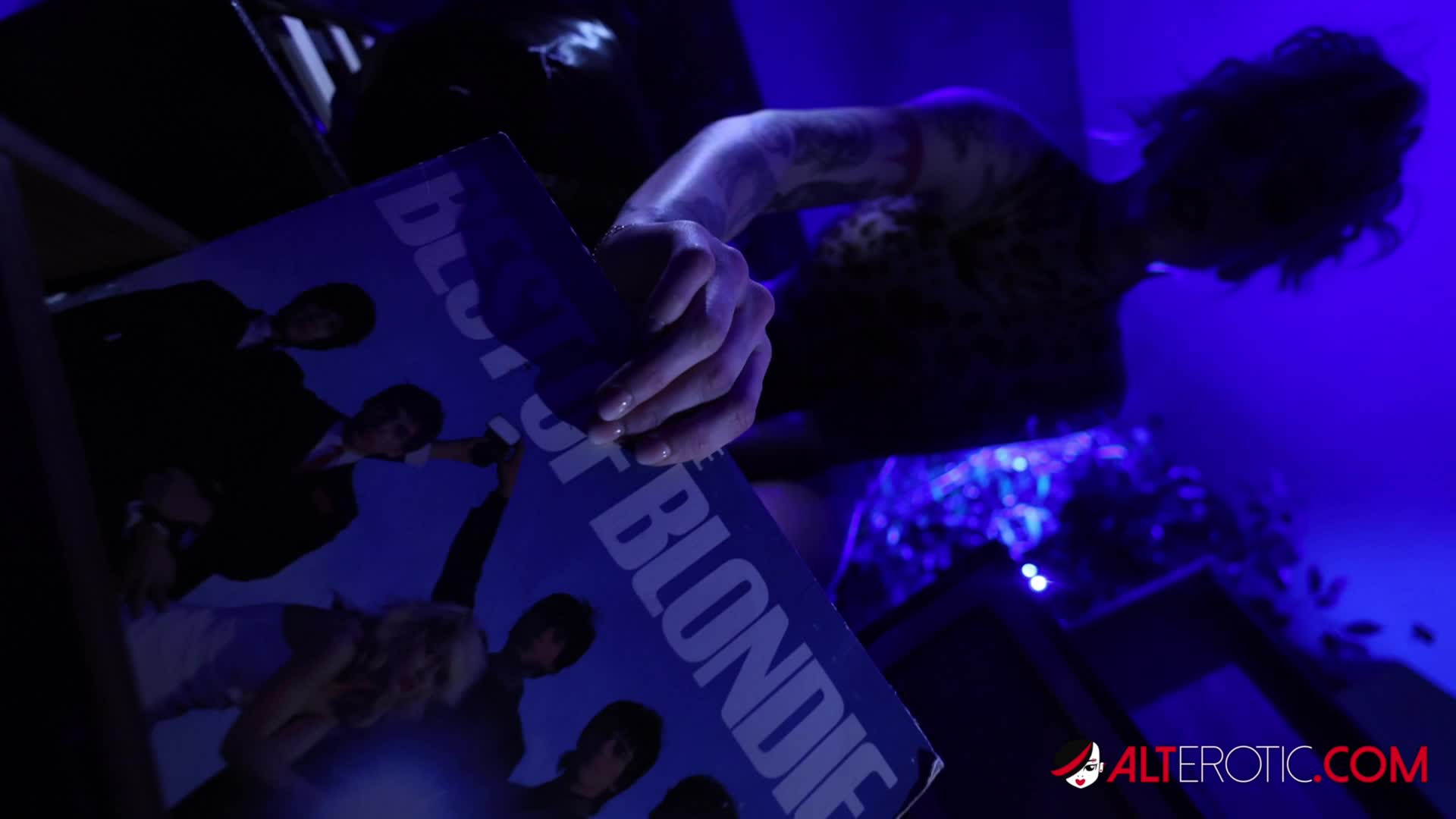 2048.cc -alterotic.24.04.11.kitty.quinn.smokes.her.night.away.in.smokled.out.blondie