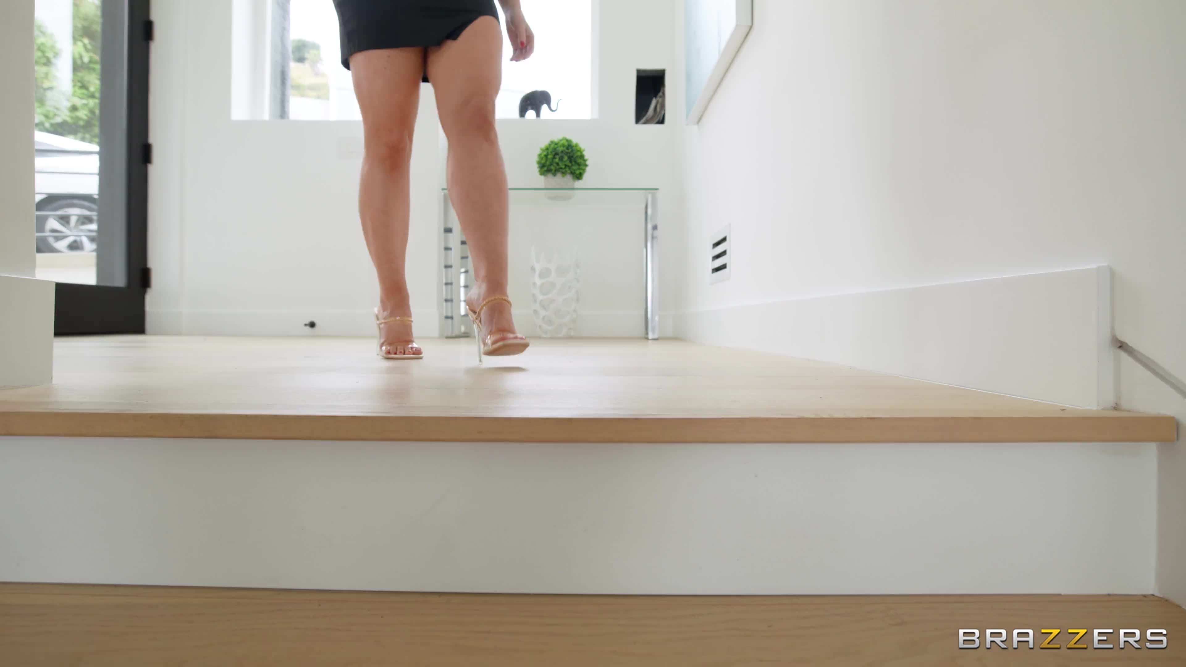 brazzersexxtra.23.08.04.angela.white.and.anna.claire.clouds.unbound.part.3.4k