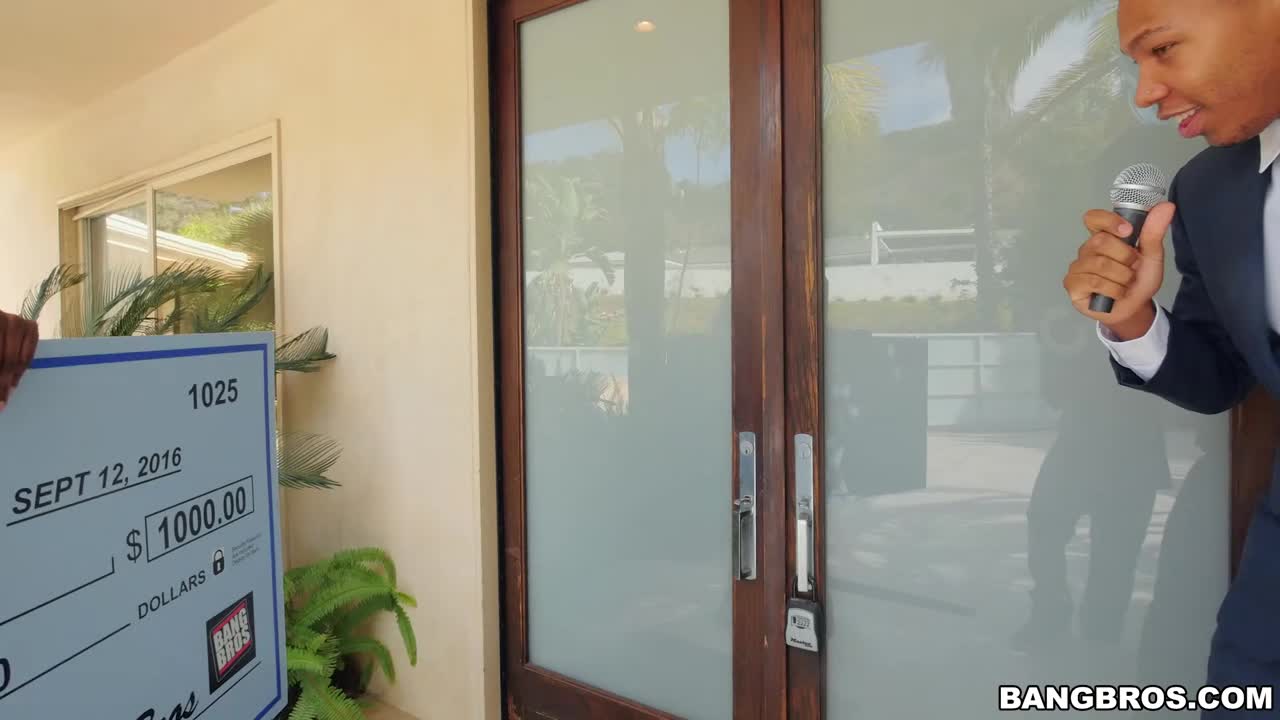 20160927_karlee grey takes on two monsters_karlee grey