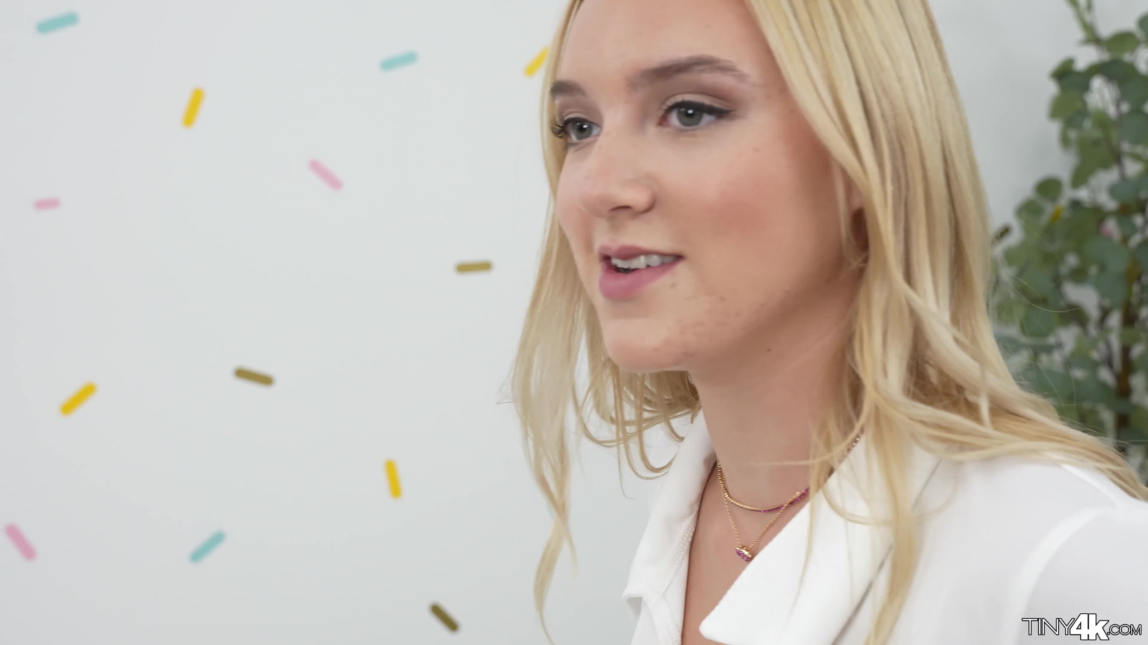 tiny4k.23.11.02.molly.cooper.skipping.class.4k