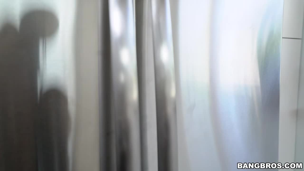 20170730_her first monster cock_sierra nicole