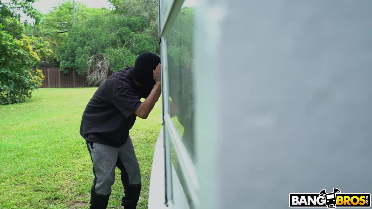 20181021_big black cock break in_jynx maze