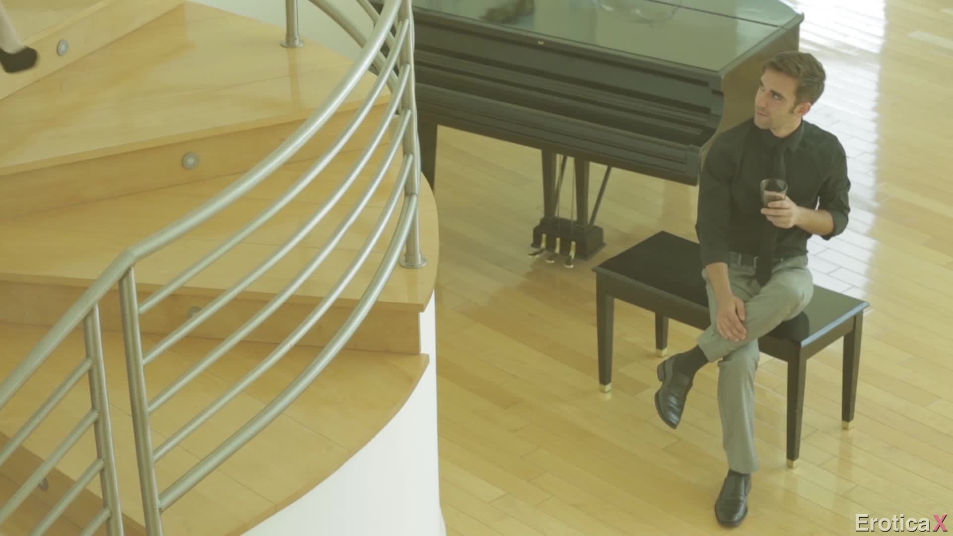 eroticax.13.11.08.chloe.foster.an.intimate.embrace