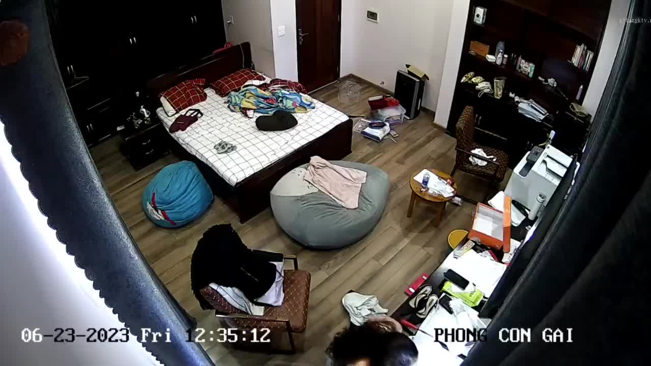 2023六月新黑客 破解摄像头偷拍 学生妹高考完整天在家化妆打扮换衣服 逼还有点痒  自己抠抠