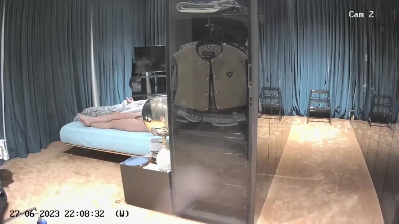 2023-7月新流出黑客破解家庭网络摄像头偷拍❤️喜欢化妆东北口音骚媳妇被老公搞得嗷嗷叫