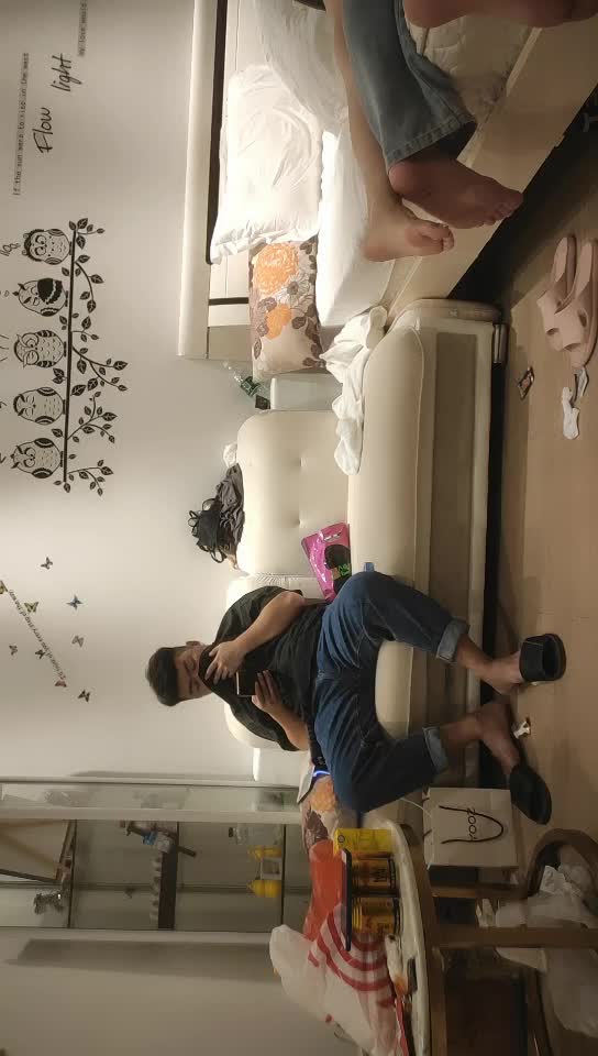 -2021-10-4我开着拖拉机深夜场4p激情淫乱，张开双腿猛操后面推屁股，一人一个骑乘正入，近距离视角拍摄