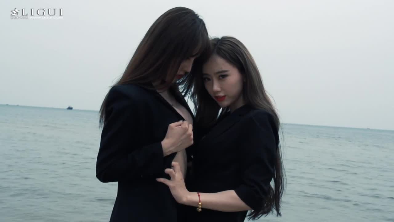 丽柜凉儿~丝足美脚~舔脚诱惑~激情镣铐【49V】 (46)