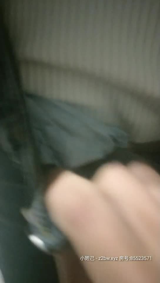 2021,1,18【约妹狂人小李探花】泡良达人俘获良家小少妇放心，深夜带回小区，停车场调情，室外啪啪，玩得就是这份心跳