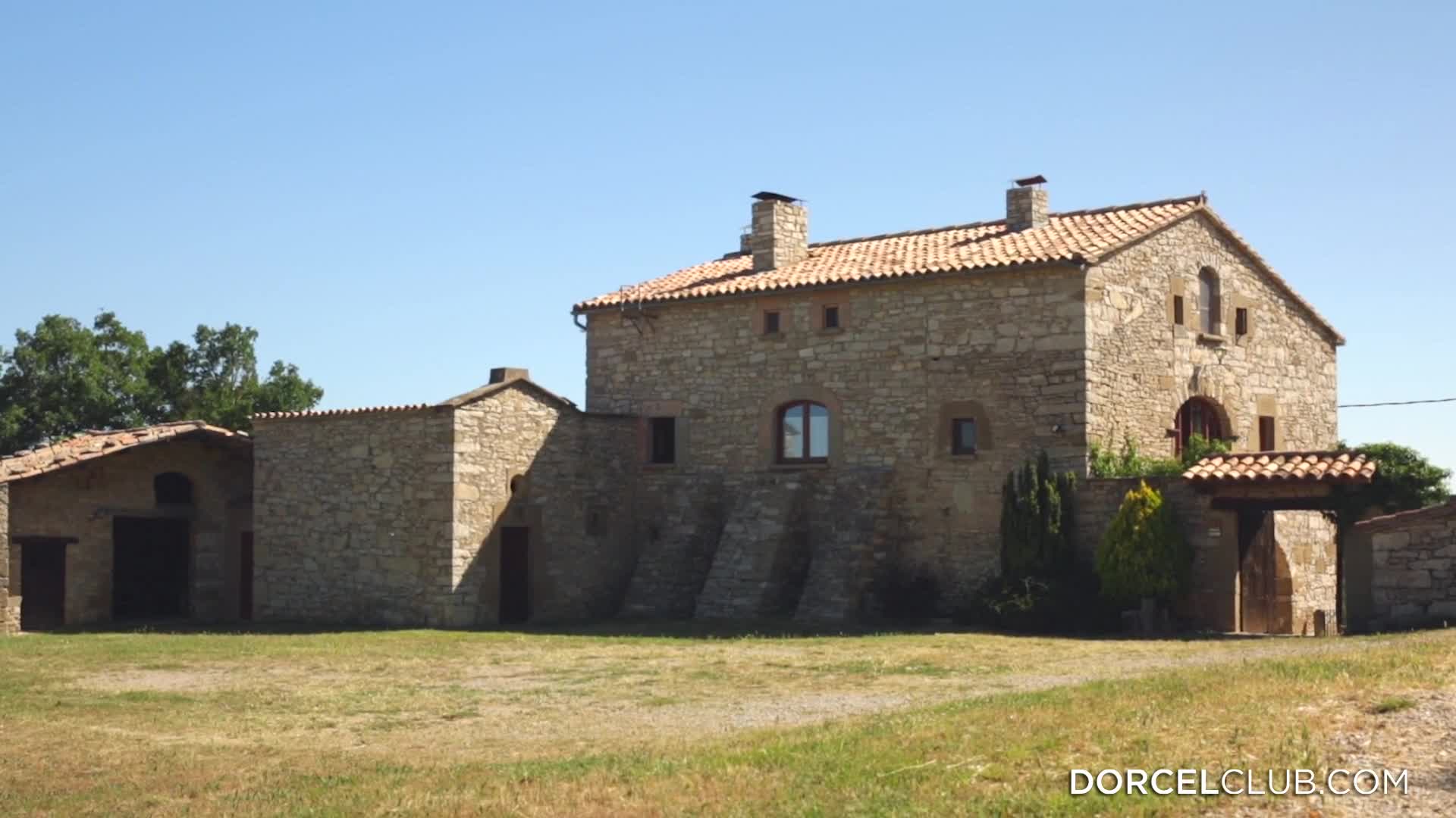 dorcelclub.18.02.21.julia.de.lucia.the.artist.fucked.by.her.model-sample