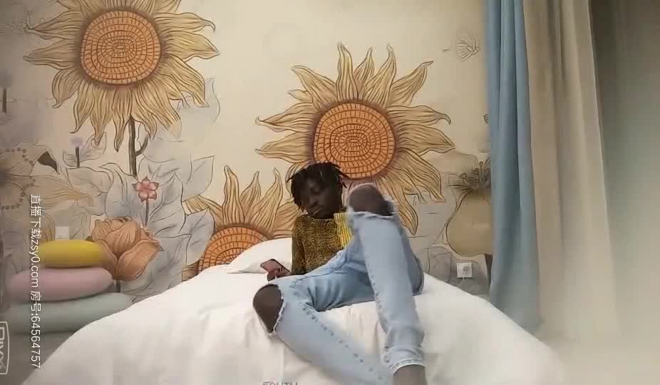 2048社区 - big2048.com@狼哥雇佣黑人留学生小哥宾馆嫖妓偷拍黑哥太猛小姐都不敢接单了好不容易约的苗条卖淫女被草到表情痛苦