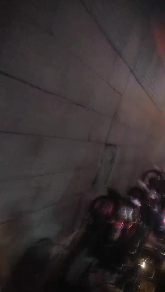 -2021-10-13八戒探花红灯区快餐操小少妇，脱掉衣服直接开操，扶着屁股一下下往前顶，超近距离视角拍摄