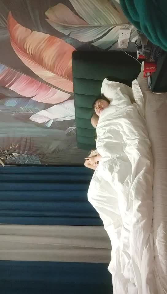 guochan2048.com-2022.1.13，【真实夫妻探花】，第二炮，新晋良家玩换妻，成年人的快乐就是这么简单，大床房互相品尝对方的老婆