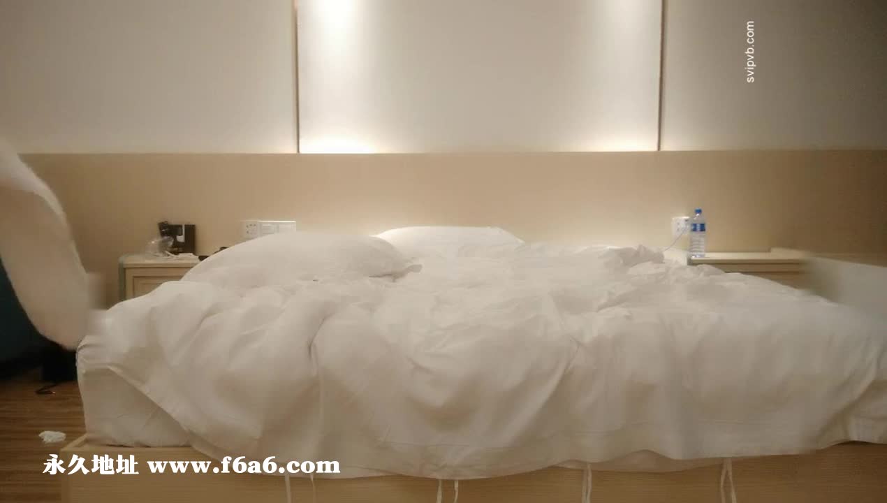 长屌男酒店高价约女神级气质性感外围美女啪啪,人瘦屌大,各种姿势狠狠抽插,操的美女高潮不断淫叫：舒服死了,干死我,不要停!