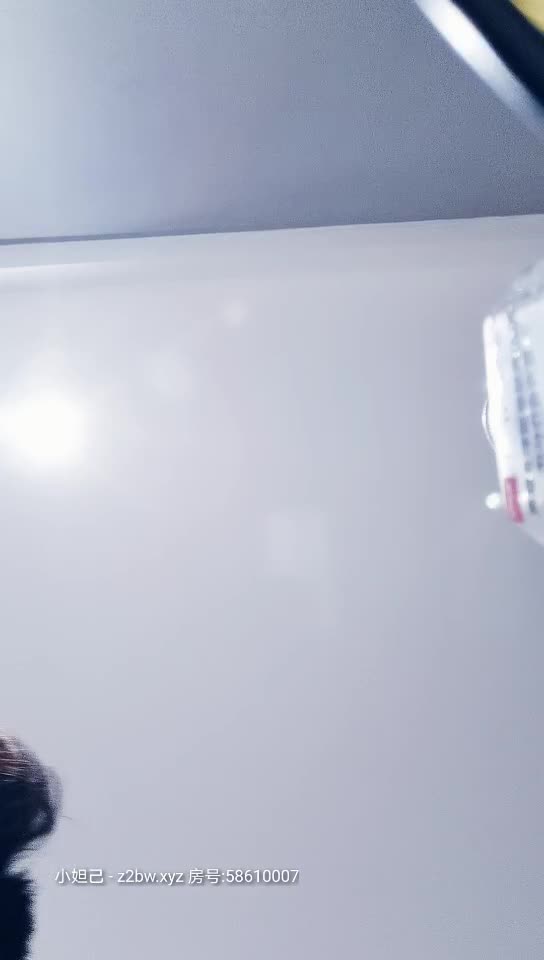 2021.1.8【文轩探花f21b.com】黄先生代班，175车模来袭，大胸粉嫩摁倒在床舔，观音坐莲花式啪啪激情四射