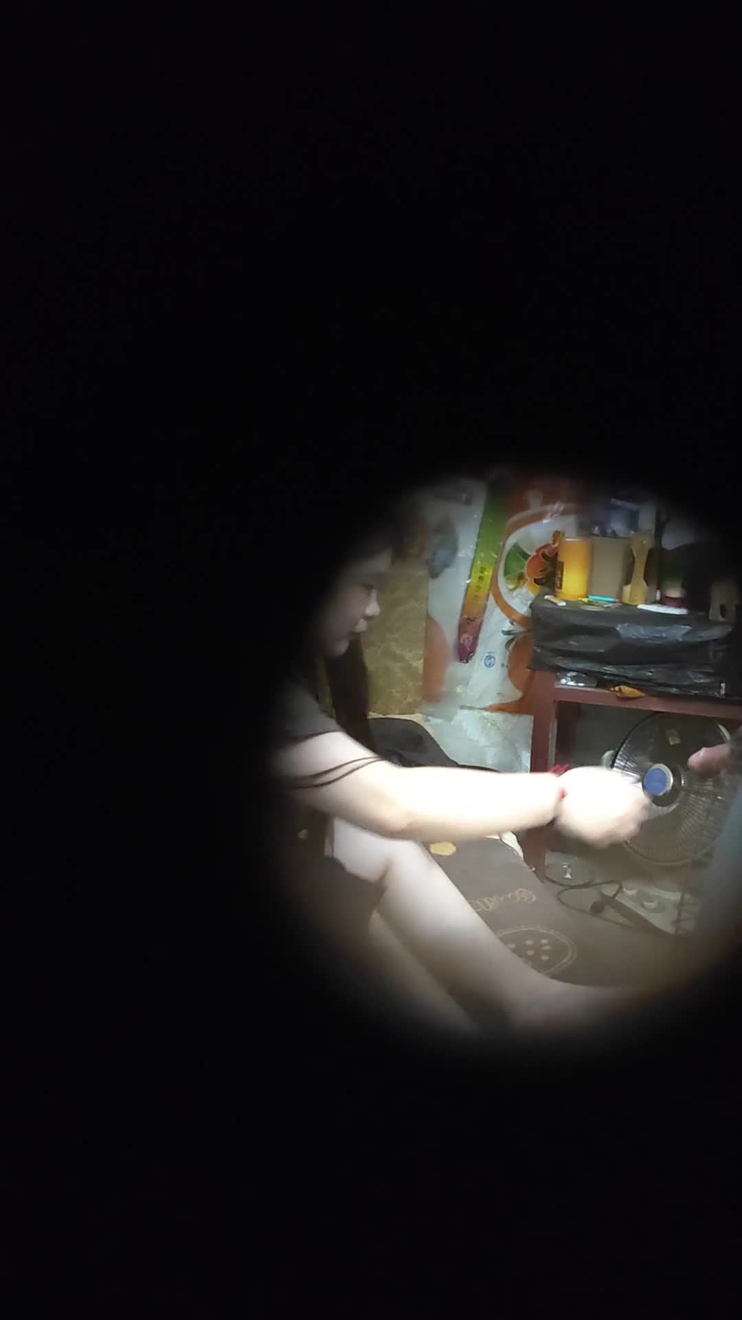 神秘侠客 窥探 ·城中村爱情·    好家伙，150块抽插几下你就射了，小姐赚钱真容易！