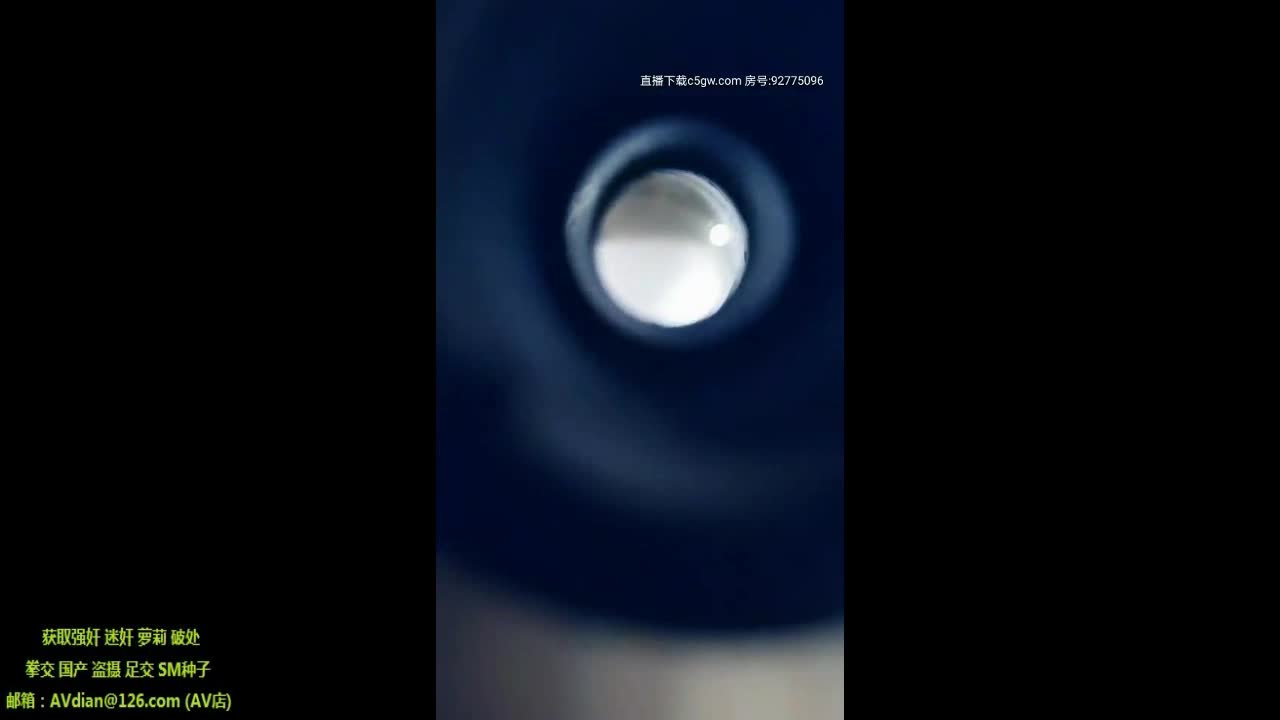 9总全国探花今天约了个黑衣苗条妹子，按着头口交舔弄互摸大力猛操，呻吟娇喘快速抽插搞出血