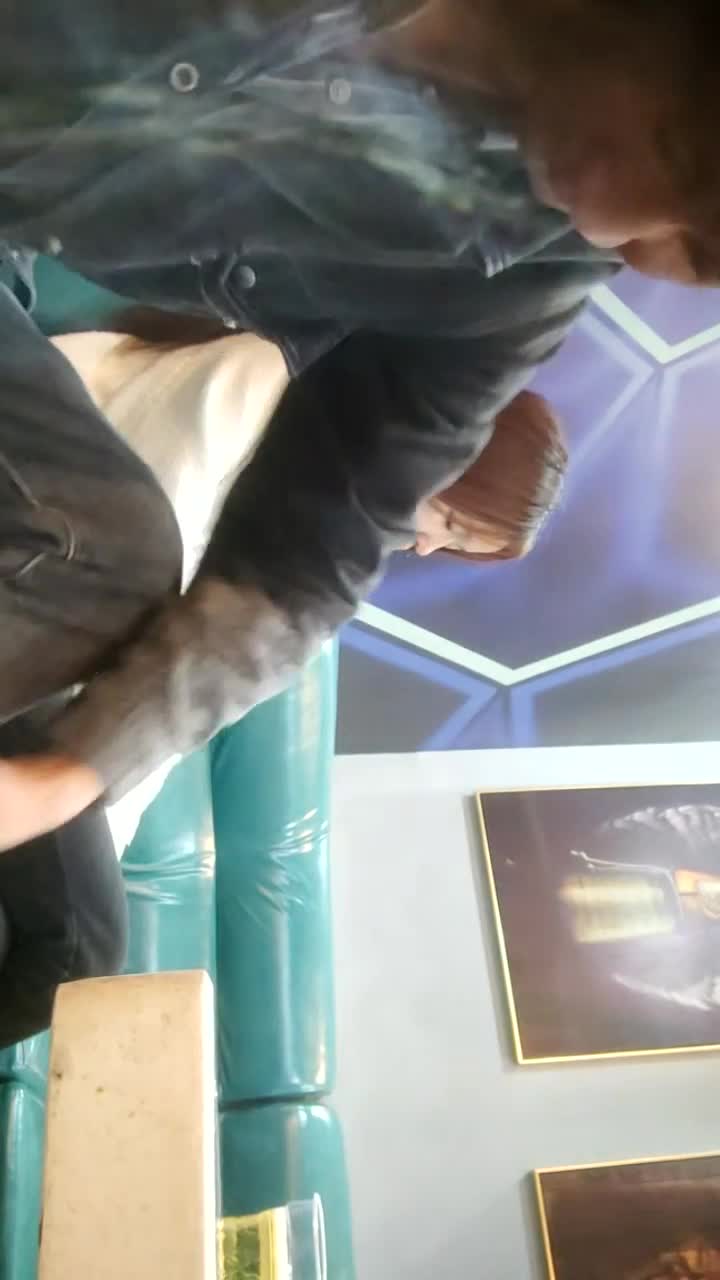 2023.5.10，【卅卅寻花】，ktv里嫩妹多，大叔今夜唱歌不是目的，成功摸到少女美乳，白皙圆润粉嘟嘟