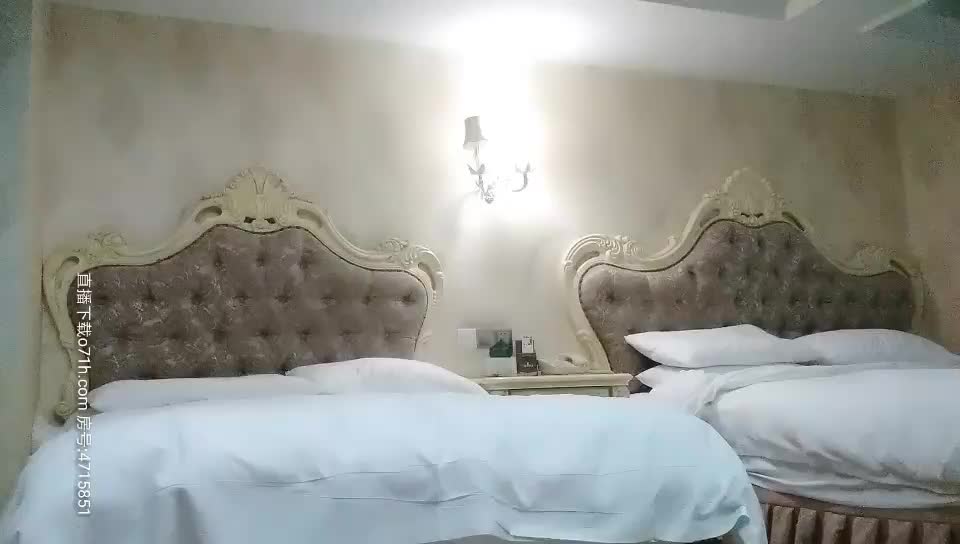 虎哥探花约了萌妹穿上情趣啪啪，口交上位骑坐抽插打飞机高潮射精