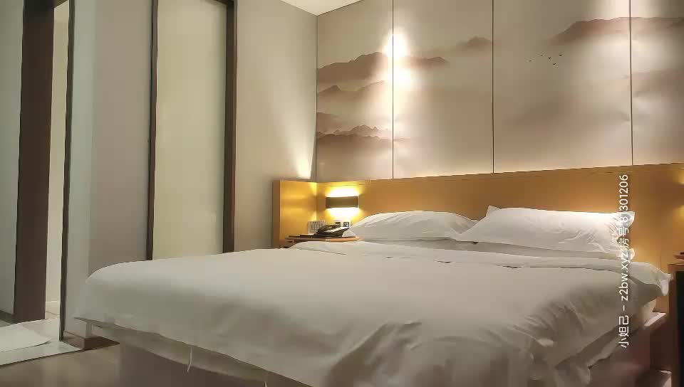 2048社区 - big2048.com@壹屌探花约了两个骚气少妇双飞激情啪啪，抬腿侧入上位骑坐翘起屁股后人轮着操