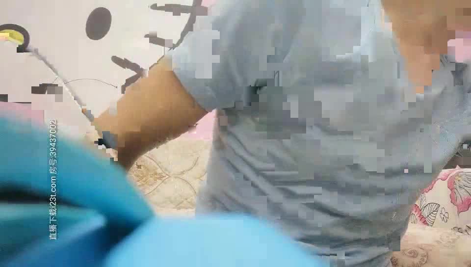 千人斩探花嫖老师上操约了个黑衣妹子，近距离掰穴沙发上骑乘后入大力猛操