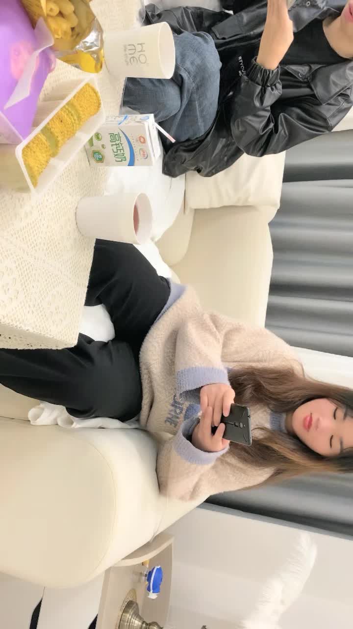 2023.3.28，【瘦猴先生探花】，泡良佳作，便利店兼职学生妹，重金加上甜言蜜语，拿下爆操