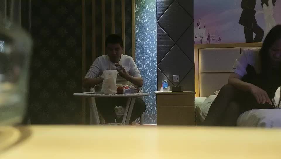 2048.cc@[原-版-]_028_张-先-生-探-花-_啪-啪-_20210901